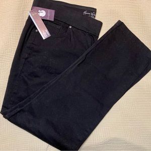 Gloria, Vanderbilt, black jeans